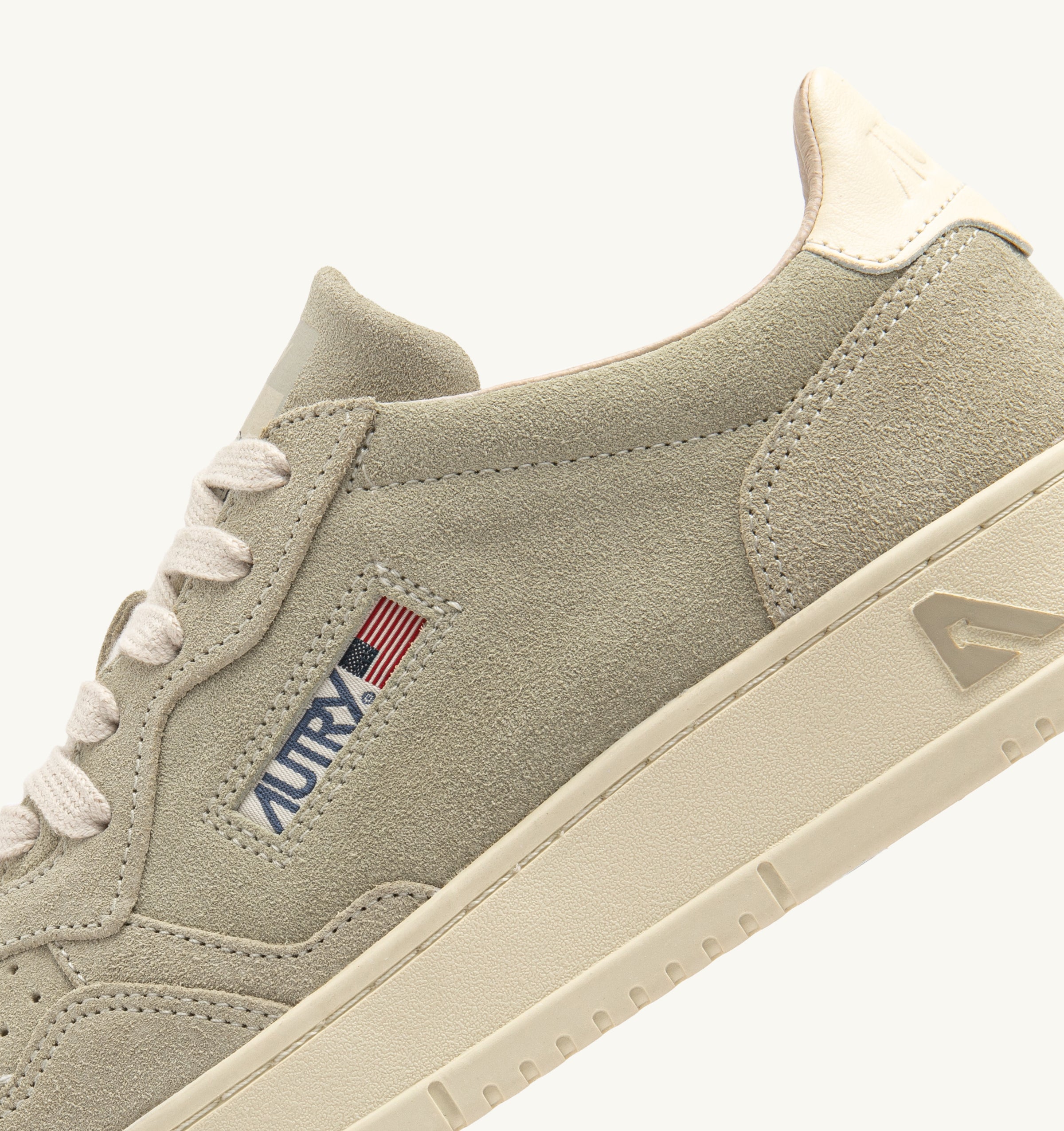 AUTRY Man Medalist UH02-Suede papyrus/weiß